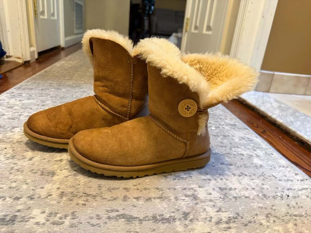 UGG Bailey Button Boots Chestnut Brown Suede